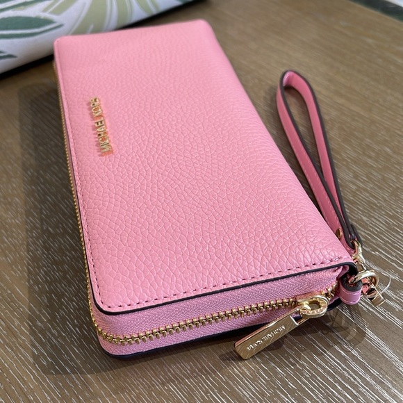 MICHAEL KORS JST
Leather Continental Wristlet Phone Case Wallet
Carnation
NWT - Picture 1 of 16